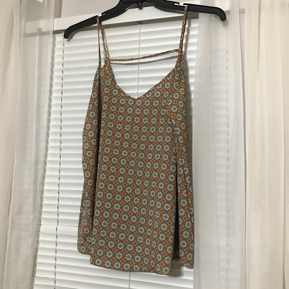 super cute patterned flowy tank!